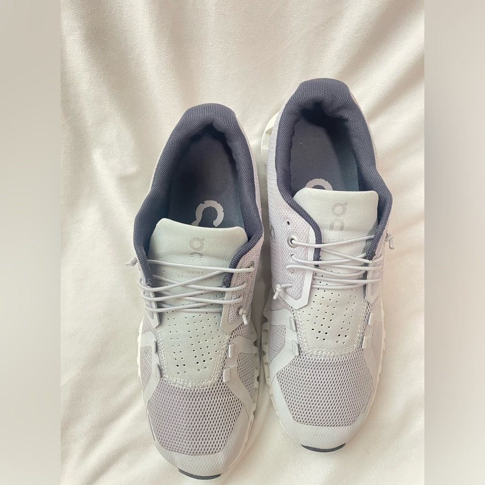 1F. Men’s Size 7 ON Cloud 5 Running Sneakers Glacier/white